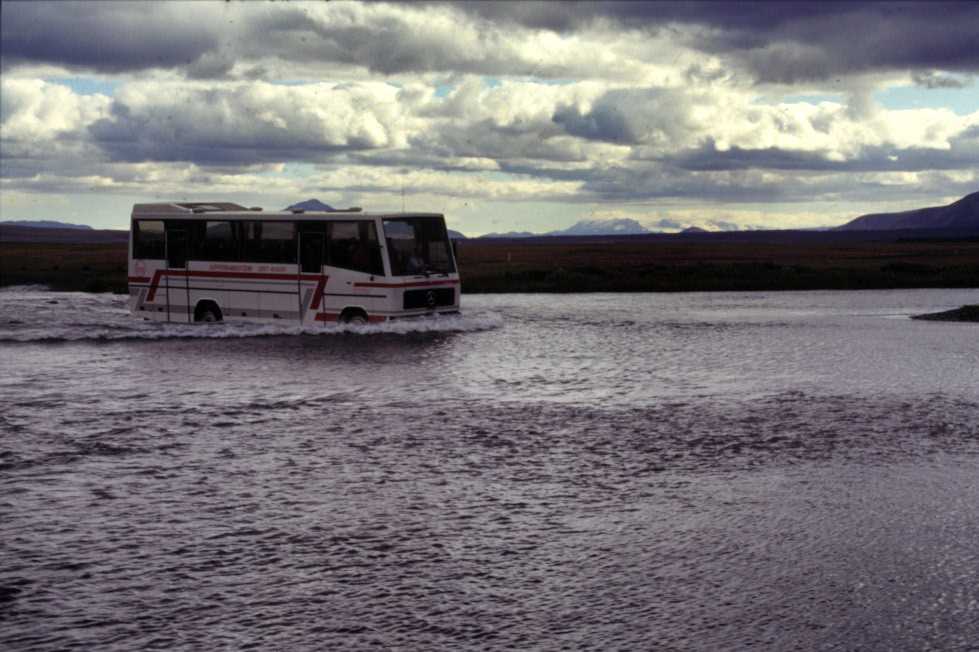 Passage d’un gué sur la rivière Grafarlandaá, le 5 août 1995