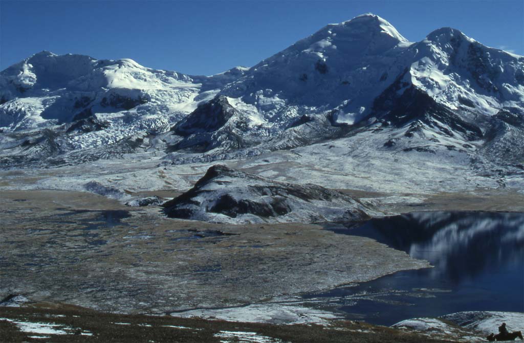 Vue de la lagune de Ccasccana depuis un sommet à 5200 m, le 15 août 1996