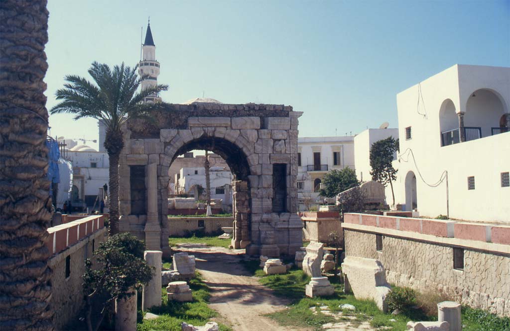 L’arc de triomphe de Marc-Aurèle à Tripoli, le 10 février 2002