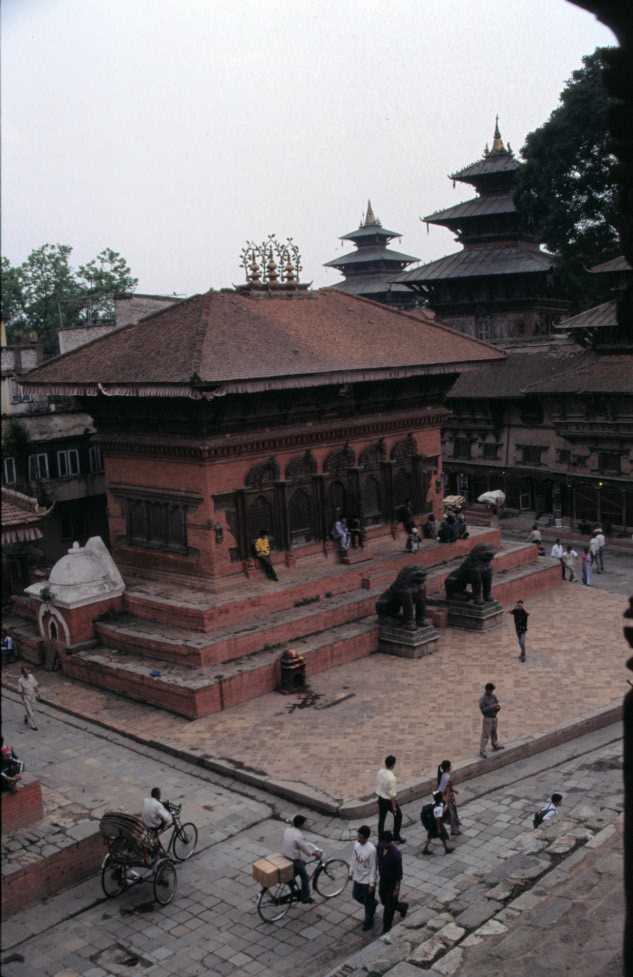 Kathmandou : Durbar Square et le temple de Shiva-Parvati, le 25 avril 2003