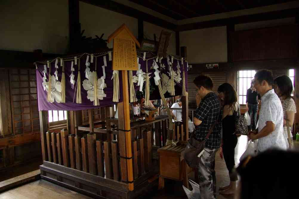 Sorte d’autel à l’intérieur du donjon du château d’Himeji (9 septembre 2007)