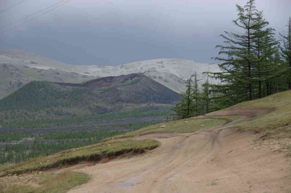Versants de montagnes recouverts par la grêle, le 19 août 2013