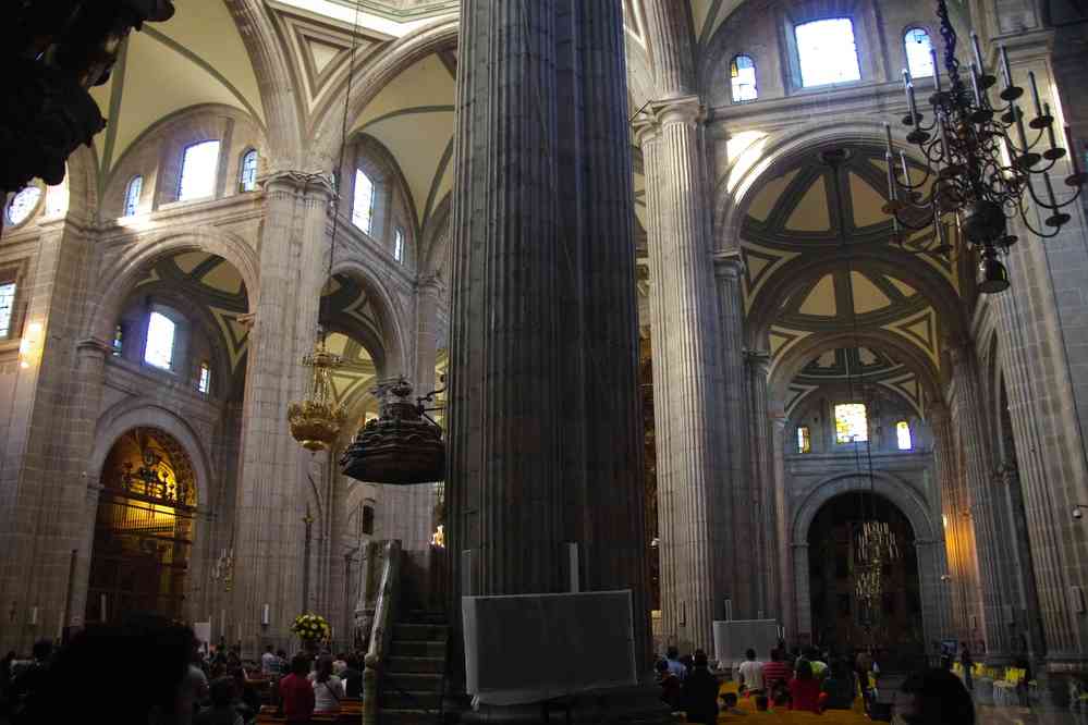 Intérieur de la cathédrale de Mexico, le 17 janvier 2016