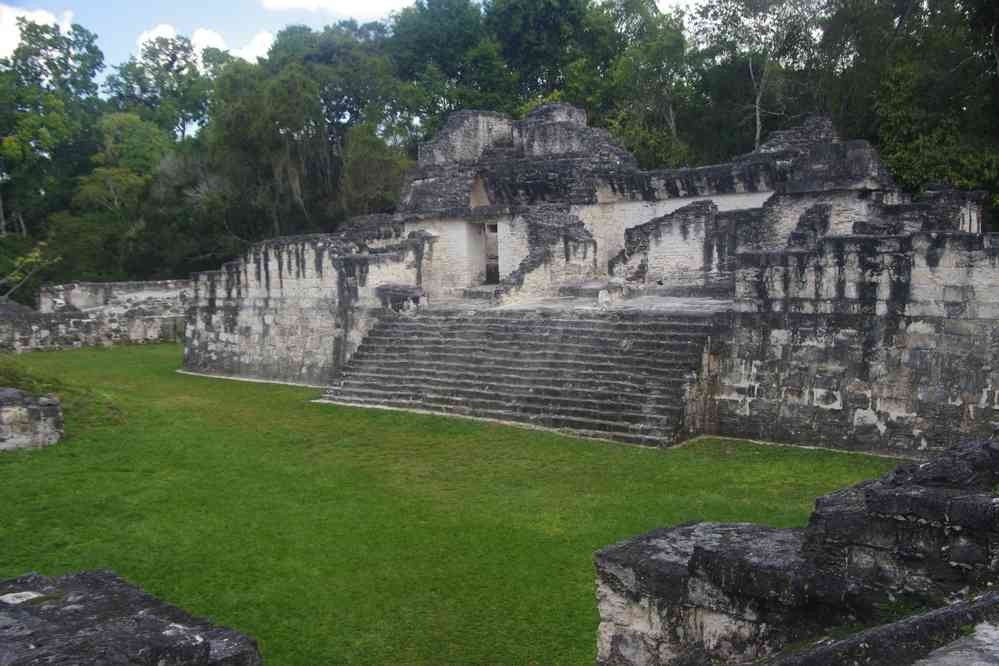 Tikal : sorte de palais royal près de l’Acropole centrale, le 21 février 2020