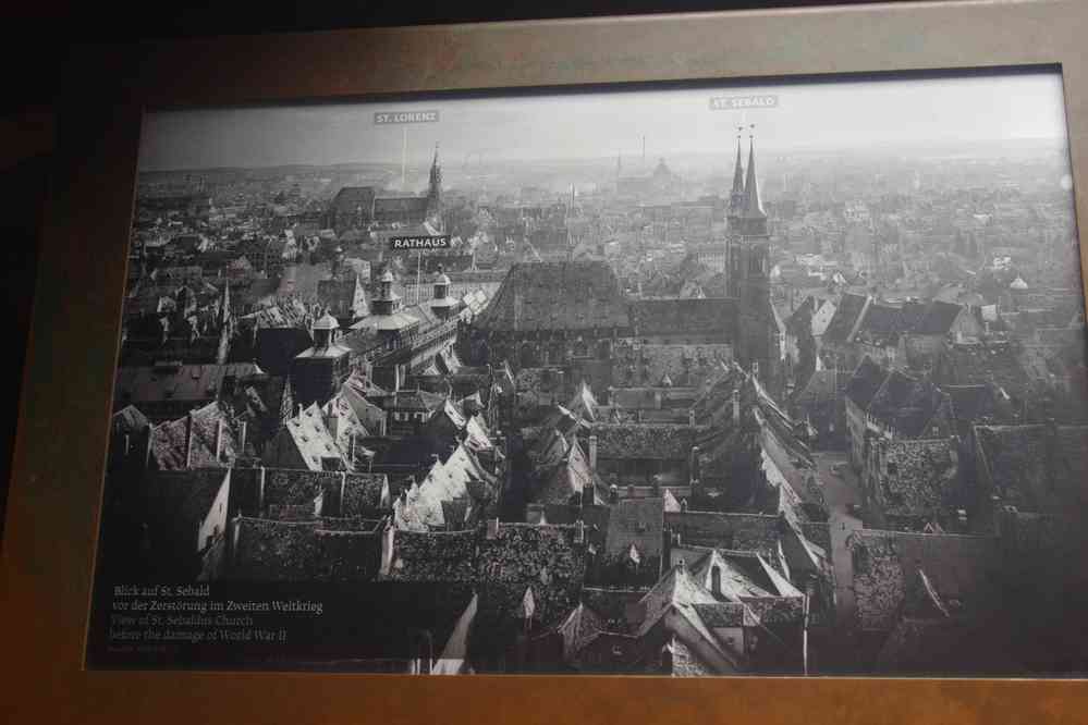 Nuremberg, photo d’avant-guerre de l’église Sᵗ Sebald depuis le donjon (Sinwellturm), le 4 août 2023