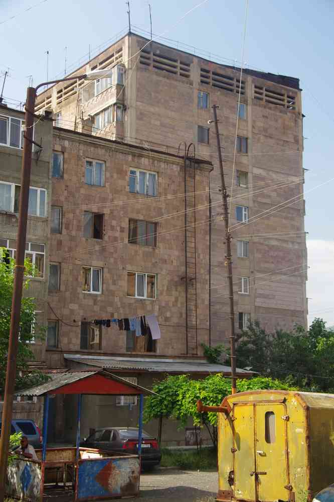 Halte à Vanadzor (Վանաձոր). Immeubles d’époque soviétique, le 4 août 2017