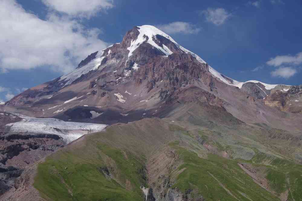 Le mont Kazbek (ყაზბეგი) (5047 m) vu du col d’Arsha (2940 m), le 7 août 2017