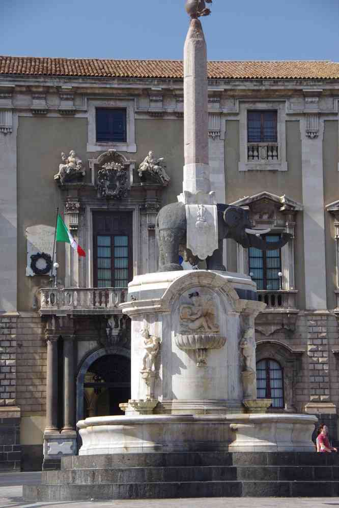 Catane : fontaine de l’éléphant, piazza del Duomo, le 1ᵉʳ août 2020