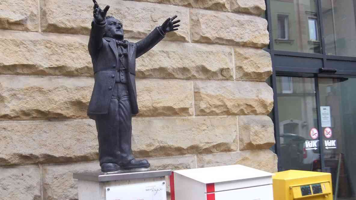 Figurine représentant Richard Wagner (on en trouve plusieurs à travers la ville). 15 août 2019