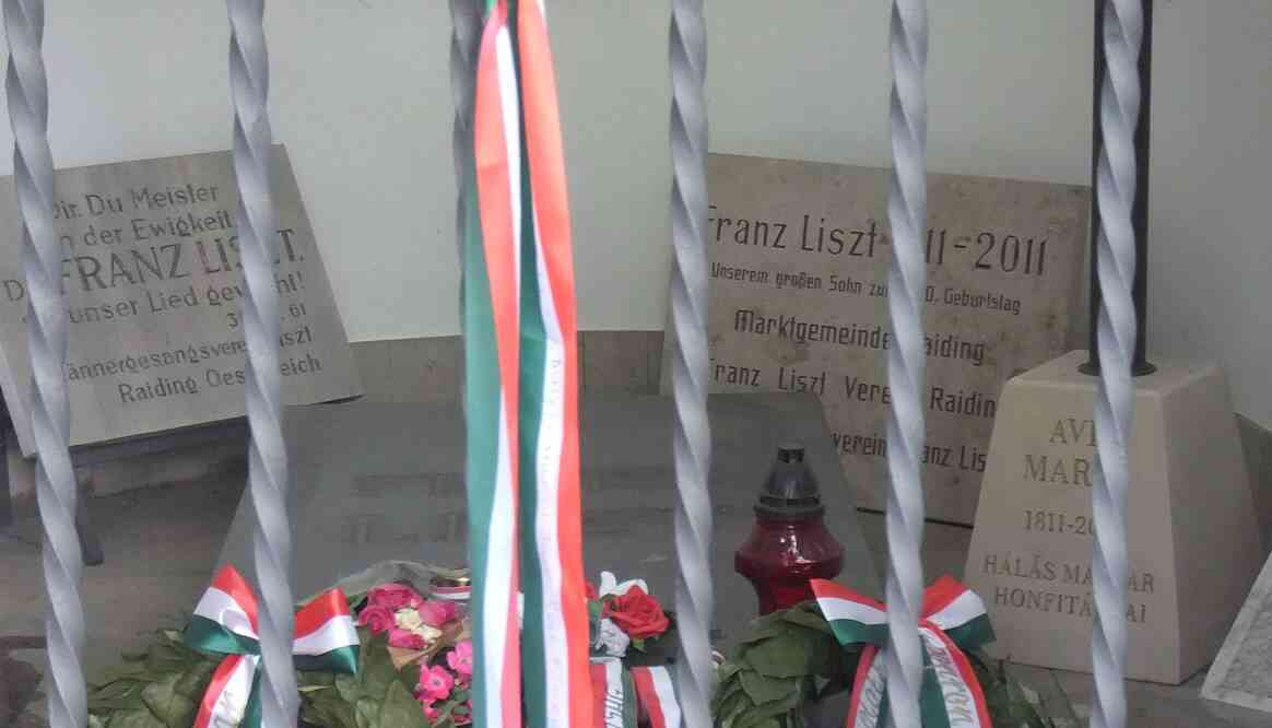 Monument funéraire de Franz Liszt, cimetière de Bayreuth (NB : il a été bombardé). 16 août 2019
