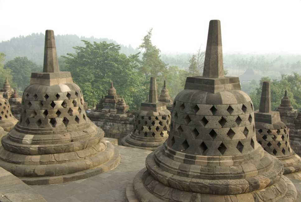En haut de Borobudur, le 23 juillet 2007