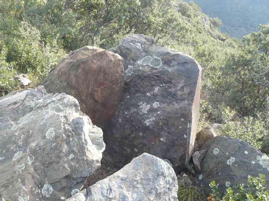 Ceci est un dolmen. Le lundi 31 octobre 2011