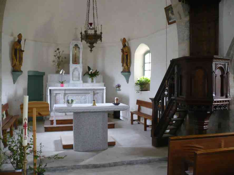 L’intérieur de l’église de Saint-Vénérand. Le lundi 11 mai 2009
