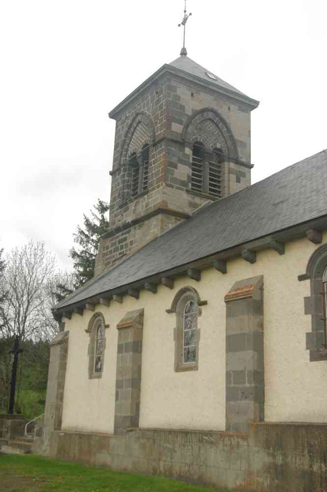 L’église de Saulzet-le-Froid. Un lieu qui, au passage, porte bien son nom !. Le vendredi 10 mai 2013