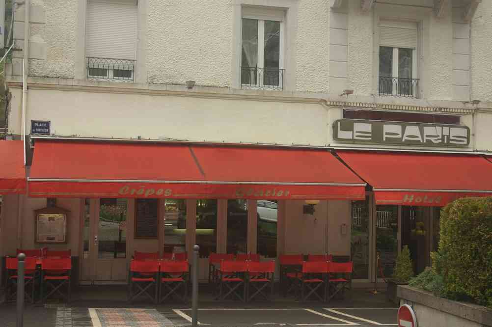 Café de Paris place du Panthéon !. Le samedi 11 mai 2013
