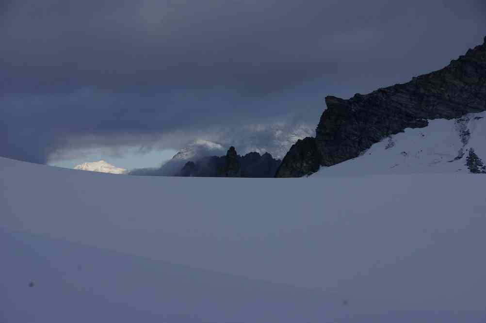 Le mont Blanc et le grand Combin, photographiés peu avant le col de l’Évêque. Le vendredi 13 août 2010
