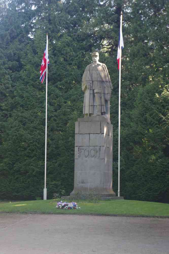 La statue de Foch, restée intacte en 1940. Le vendredi 20 avril 2018