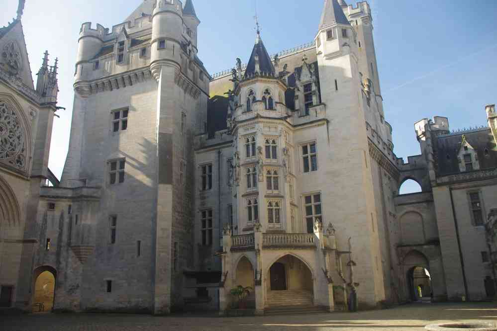 La cour du château de Pierrefonds. Le samedi 21 avril 2018