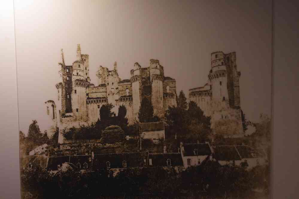 Le château de Pierrefonds avant sa restauration par Viollet-le-Duc. Le samedi 21 avril 2018