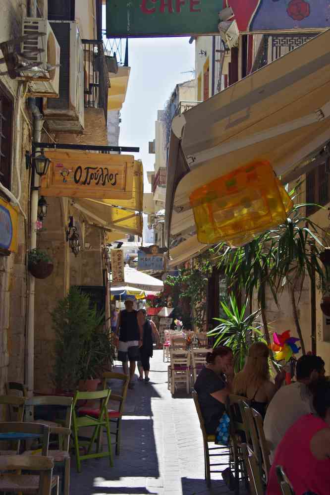 La Canée (Χανιά), ruelle du centre-ville. Le mardi 12 août 2014