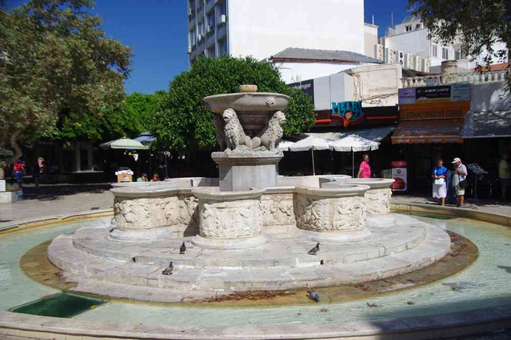 La fontaine Morosini à Héraklion (Ηράκλειο). Le lundi 18 août 2014