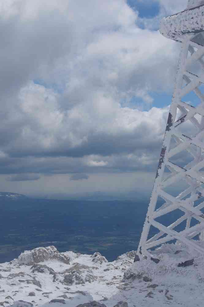 Nous y sommes : le Reculet (1719 m), second sommet du Jura. Le dimanche 5 mai 2019