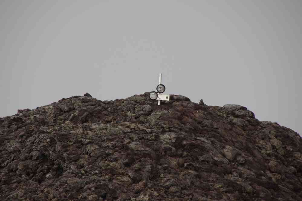 Instrument de surveillance volcanologique. Le jeudi 7 mai 2015