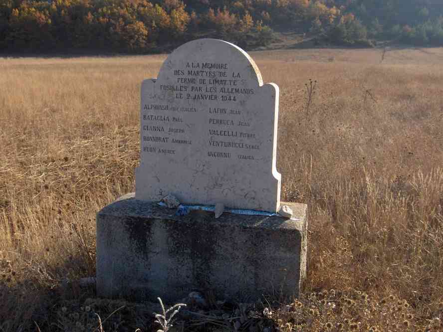 Stèle commémorative au domaine de la Limate. Le jeudi 1ᵉʳ novembre 2007