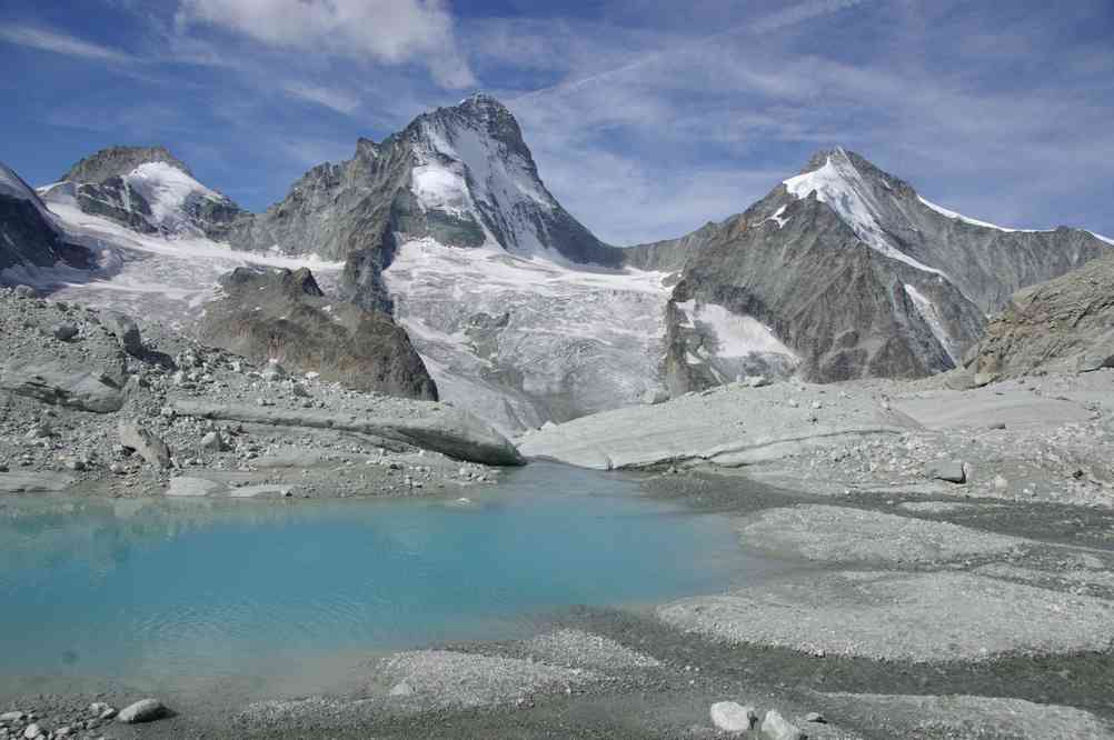 Joli lac glaciaire. Le mercredi 15 août 2012