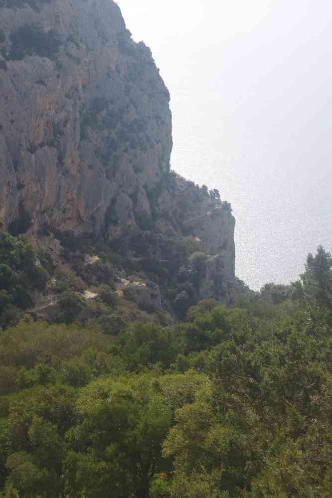Sentier en direction de Pedra Longa. C’est le départ du mythique « Selvaggio Blu » (6 septembre 2022)