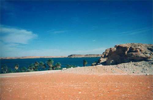 Le lac Yoa à Ounianga Kébir (24 février 1998)