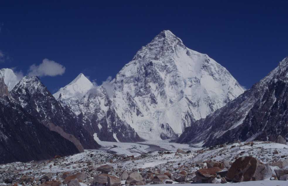 Le K2 depuis l'embranchement du glacier Vigne, le 15 août 1999