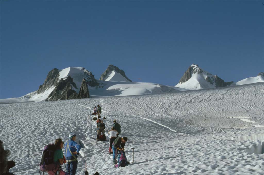 Pause pendant la progression sur le glacier du Géant, le 29 juillet 1993