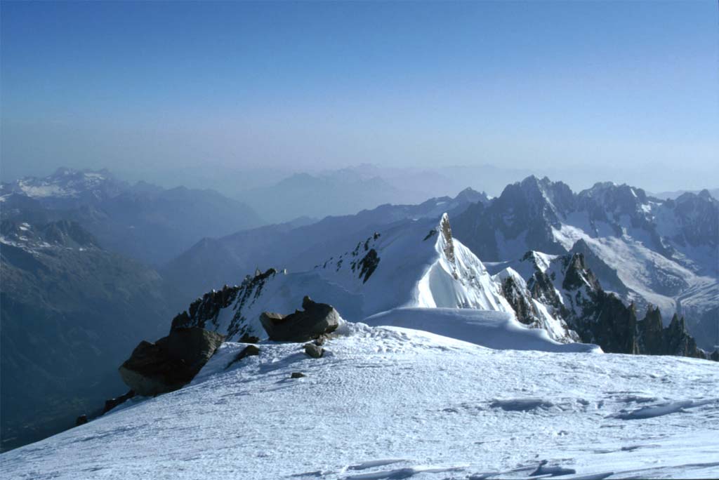 Vers 4500 m, le 30 juillet 1993 (vue vers le mont Maudit et l’aiguille Verte)