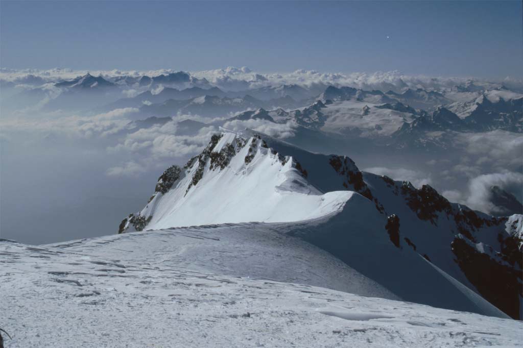 Le mont Blanc de Courmayeur vu du mont Blanc, le 30 juillet 1993