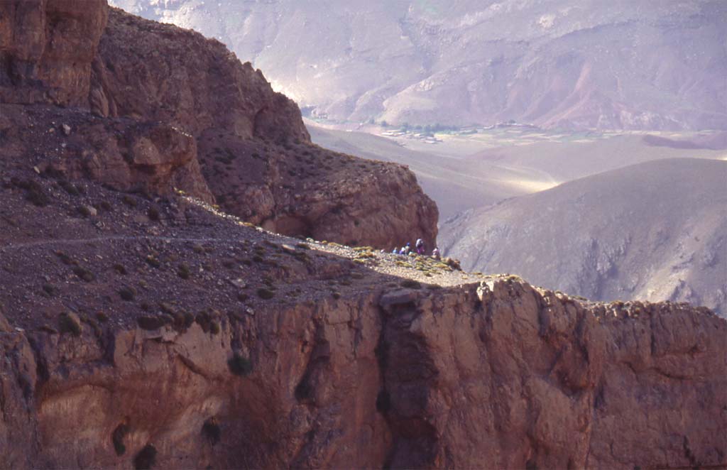 Sentier des mules par le col Tizi-n-Rouguelt (3216 m), le 4 août 1994