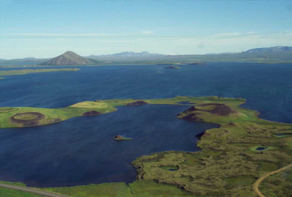Le lac de Mvatn et les pseudo-cratères de Skútustaðagígar, le 7 août 1995