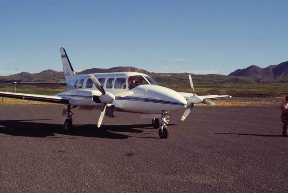 Le petit avion de tourisme avec lequel nous avons survolé la région de Mývatn, le 7 août 1995