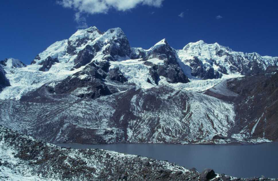 Le massif du Collpa Ananta (6110 m) le 10 août 1996