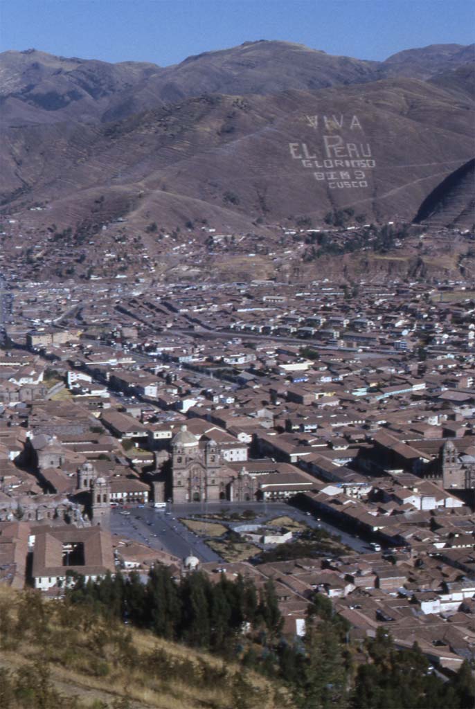 La ville de Cuzco vu de la colline de Sacsahuamán, le 3 août 1996