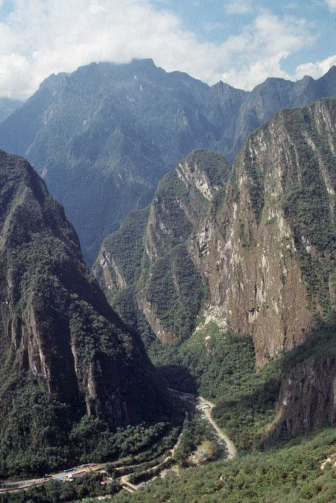 La vallée de l’Urubamba vu du Macchu Pichu, le 4 août 1996