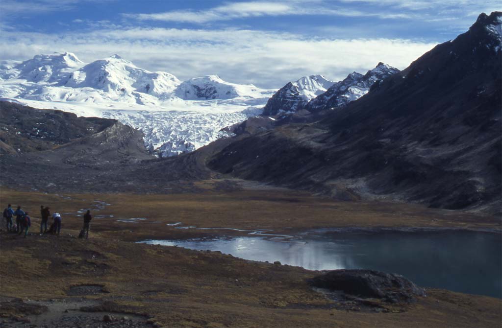 Contournement de la laguna Sibinacocha (vue sur le Pico Tres), le 14 août 1996