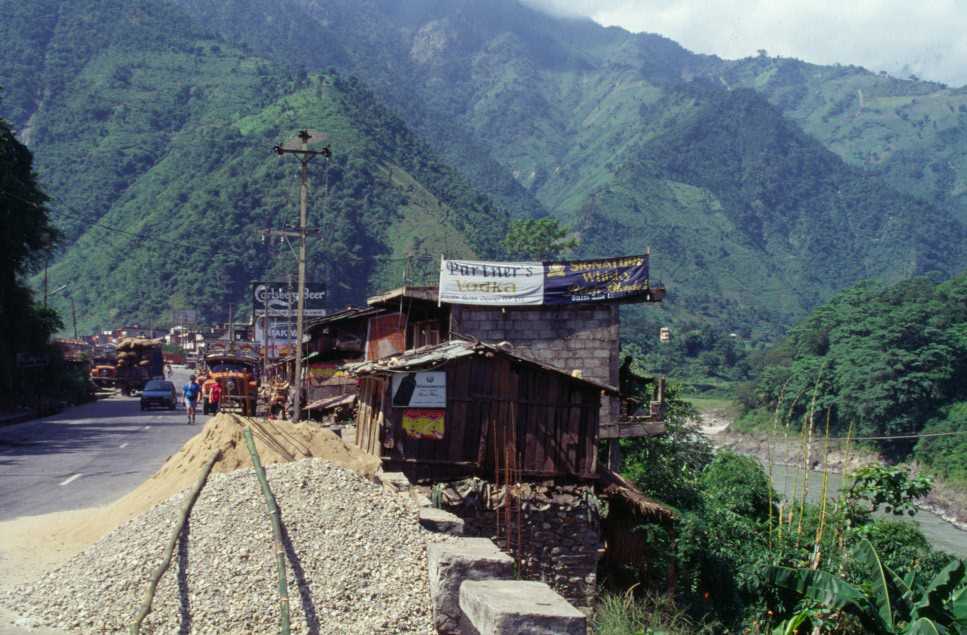 Arrêt dans le village de Mugling, le 9 octobre 1998