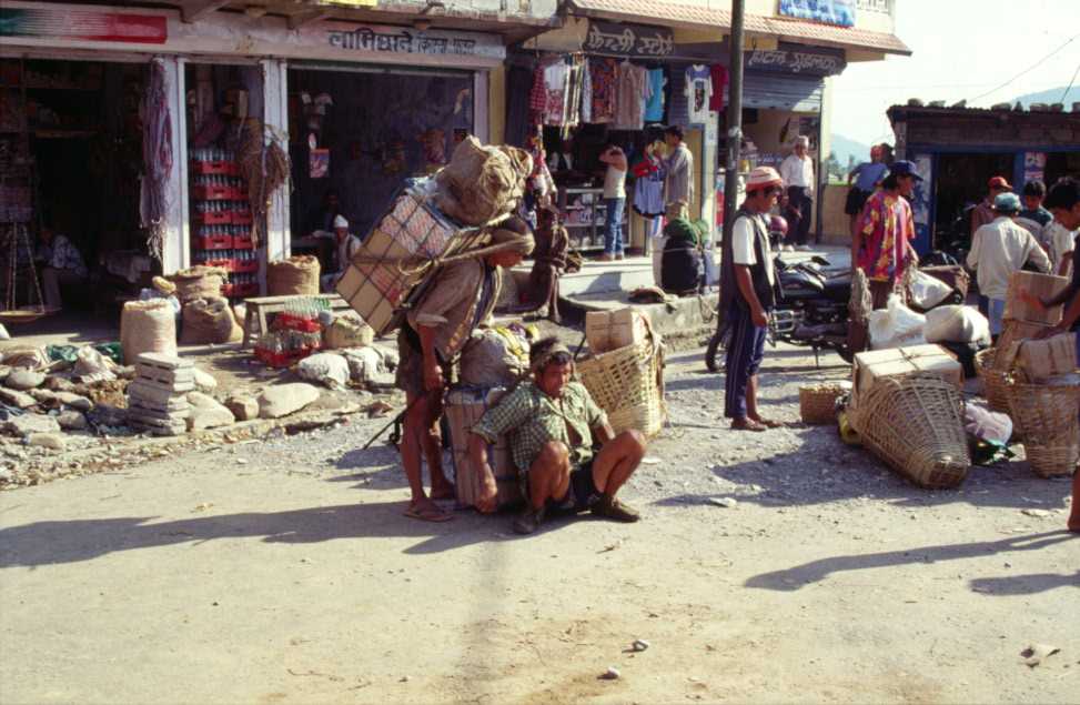Départ de notre expédition dans le village de Rupakot (9 octobre 1998)