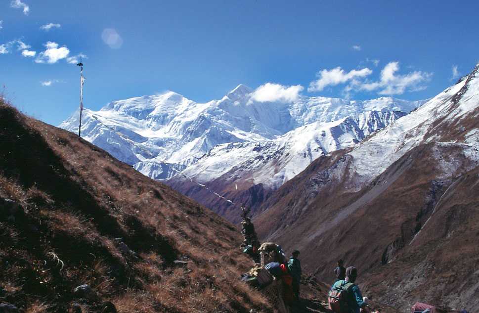 Le massif des Annapurnas II et III depuis les environs de Thorong Phedi, le 20 octobre 1998