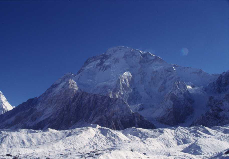 Le Broad peak ou Falchen Kangri (8047 m) le 15 août 1999