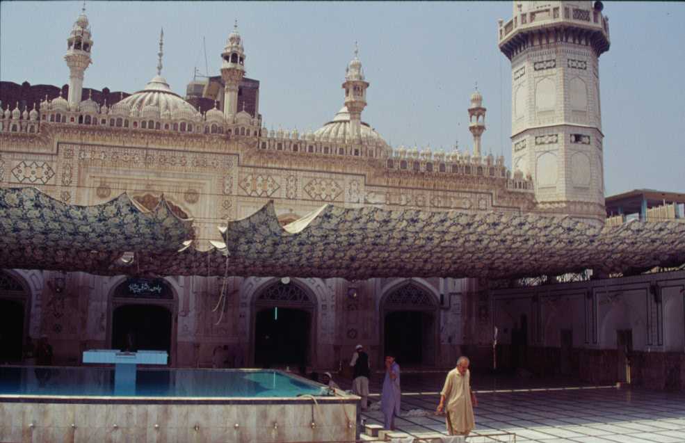 La mosquée Mahabat Khan à Peshawar, le 25 août 1999