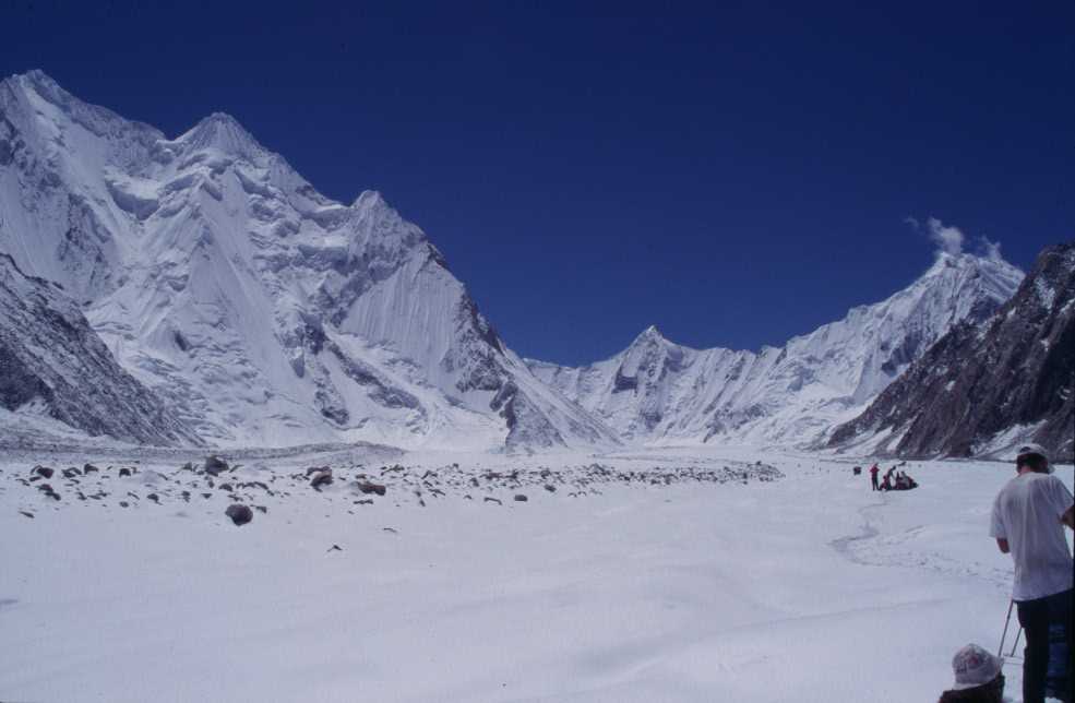 Le glacier Vigne et le Chogolisa (7665 m), le 15 août 1999