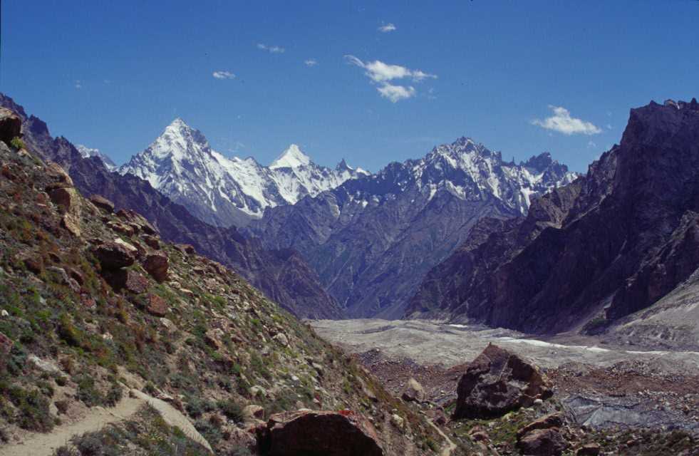 Plus bas le long du glacier du Gandoghoro, le 18 août 1999