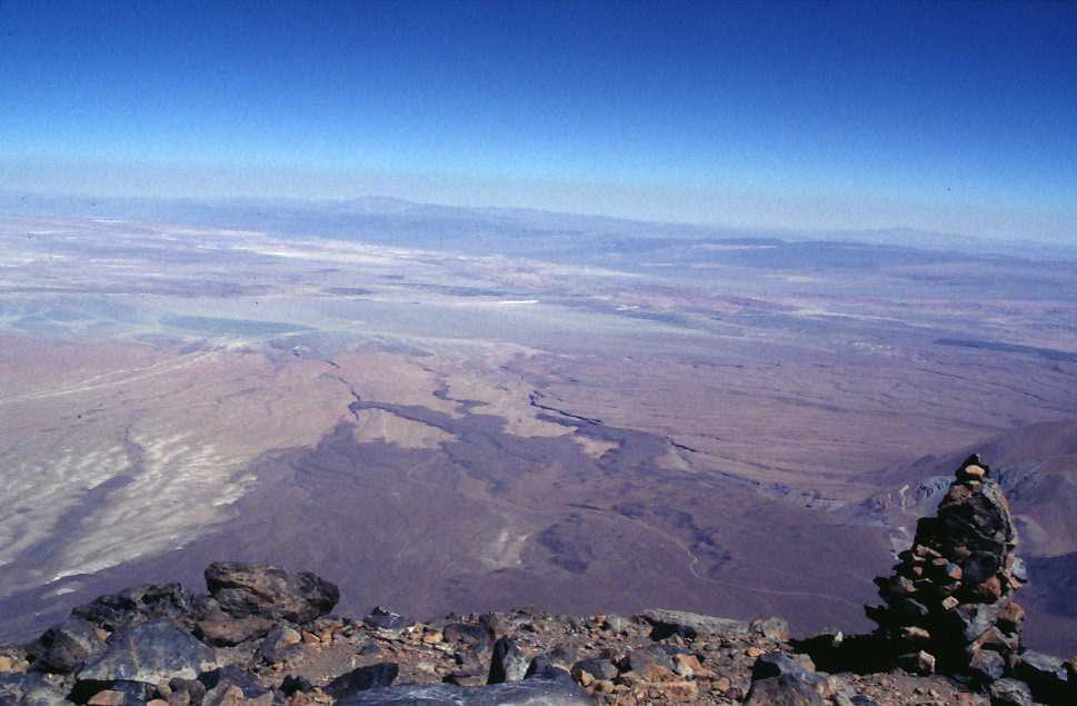 Le désert d’Atacama vu du sommet du Licancábur, le 22 août 2000